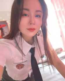 �����Լ۱���Ů